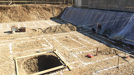 Primo piano delle fontamenta di una palazzina in costruzione