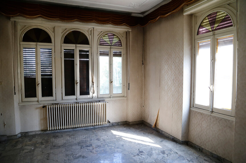 Foto dei lavori di ristrutturazione di una stanza di una villa d'epoca